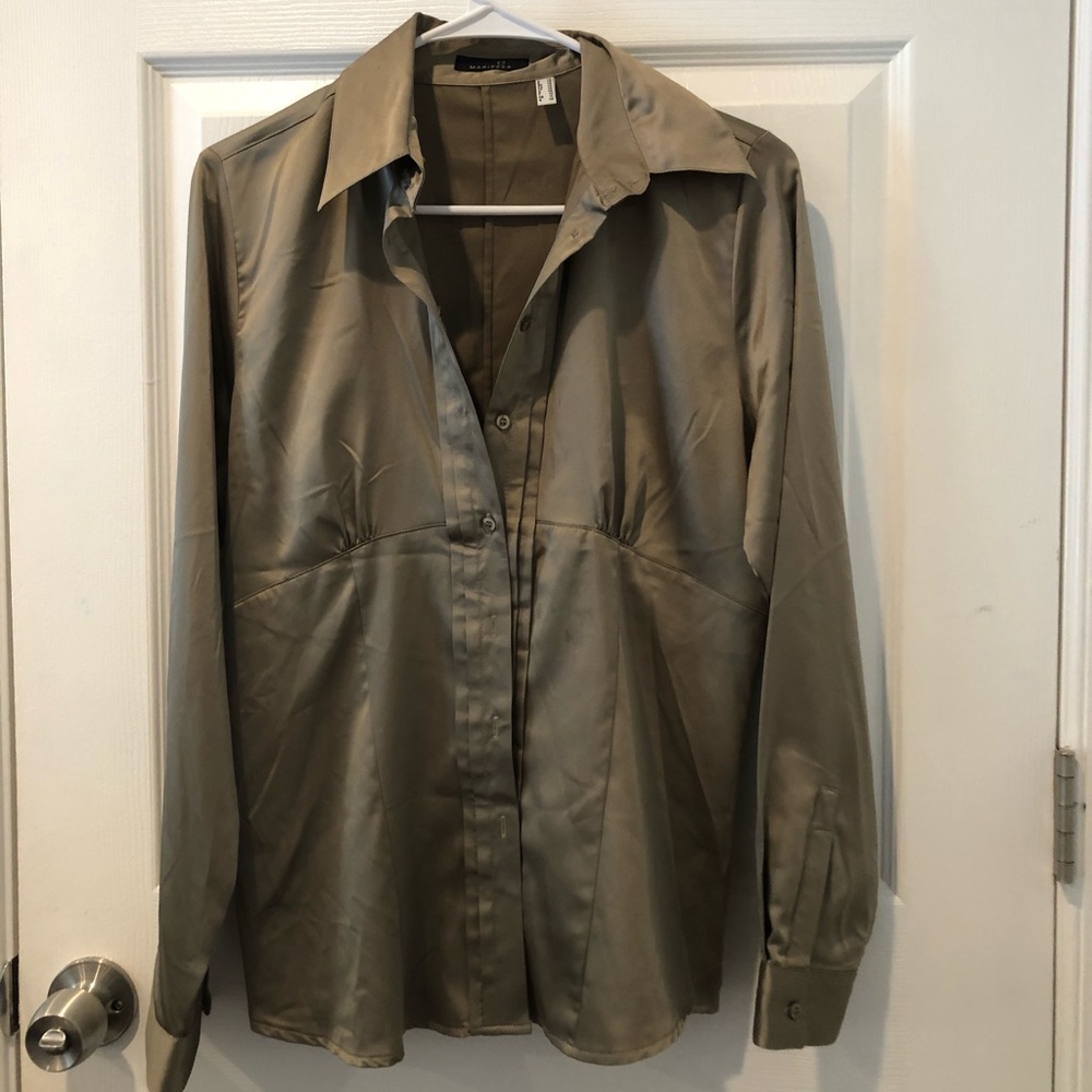 Mariposa Women’s Shiny Army Green Buttonup Shirt